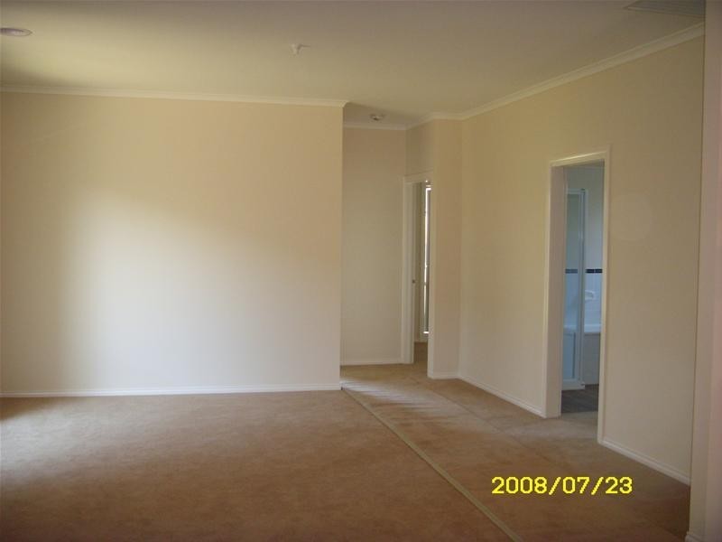 6 Joseph Banks Drive, Pakenham VIC 3810