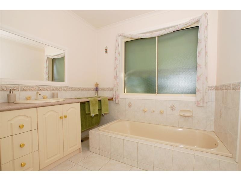 3 Haydn Place, Narre Warren South VIC 3805