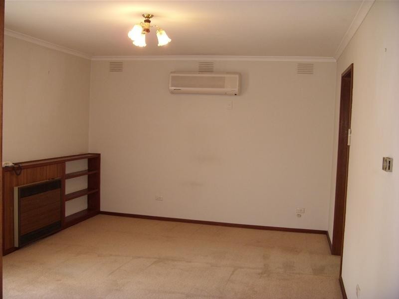 8/37 Clyde Road, Berwick VIC 3806