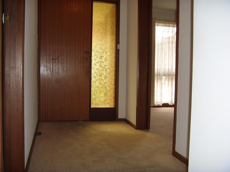 8/37 Clyde Road, Berwick VIC 3806