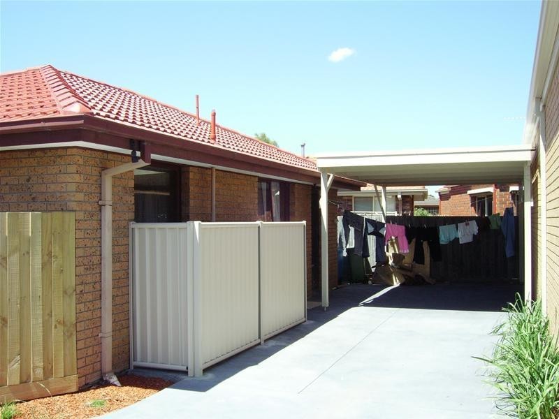 1/15 Saxonwood Drive, Narre Warren VIC 3805