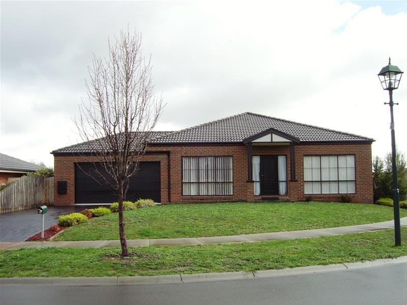 36 McCubbin Way, Berwick VIC 3806