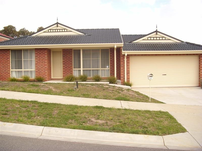 57 Manna Gum Drive, Pakenham VIC 3810