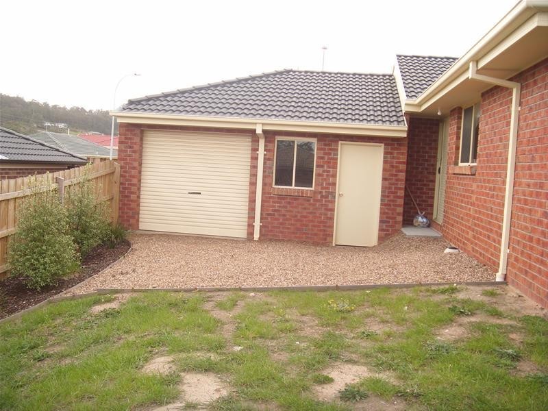 57 Manna Gum Drive, Pakenham VIC 3810