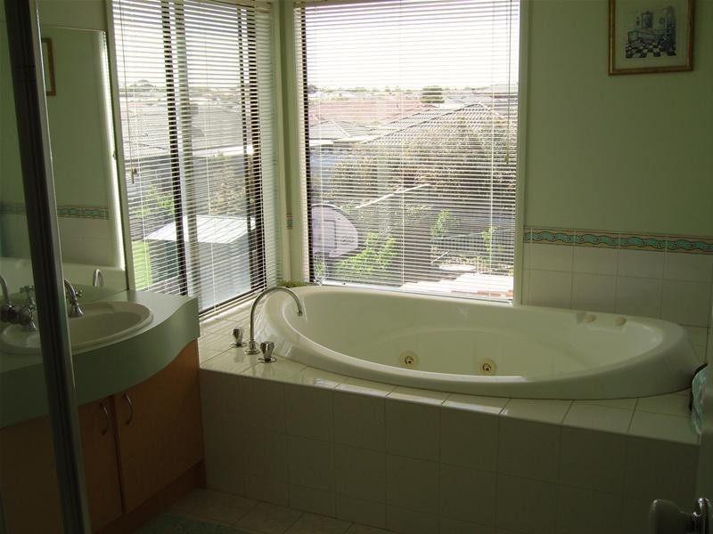 33 Beethoven Drive, Narre Warren South VIC 3805