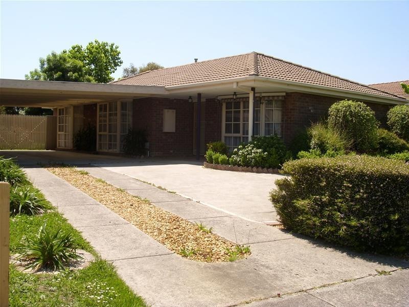 8 Rozzy Parade, Narre Warren VIC 3805