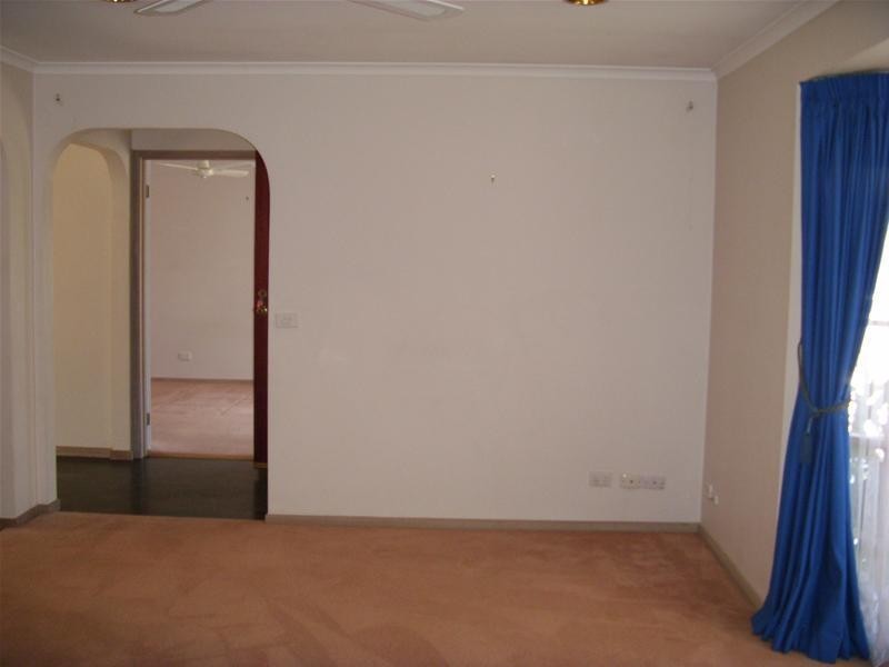 8 Rozzy Parade, Narre Warren VIC 3805