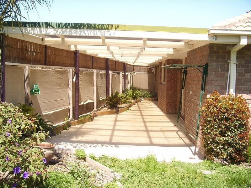 8 Rozzy Parade, Narre Warren VIC 3805