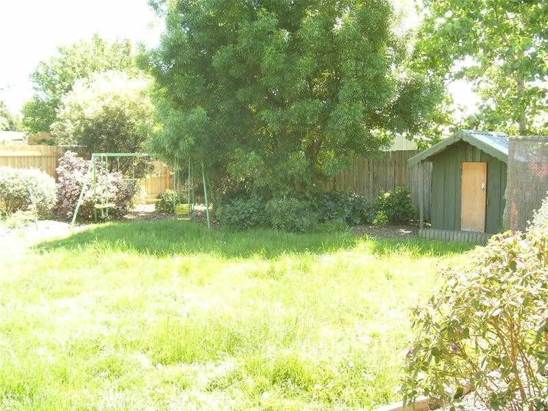 8 Rozzy Parade, Narre Warren VIC 3805