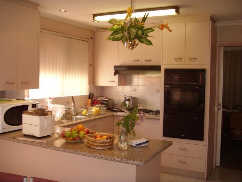 16 Walleroo Avenue, Narre Warren VIC 3805