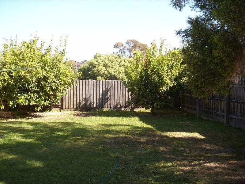 16 Walleroo Avenue, Narre Warren VIC 3805