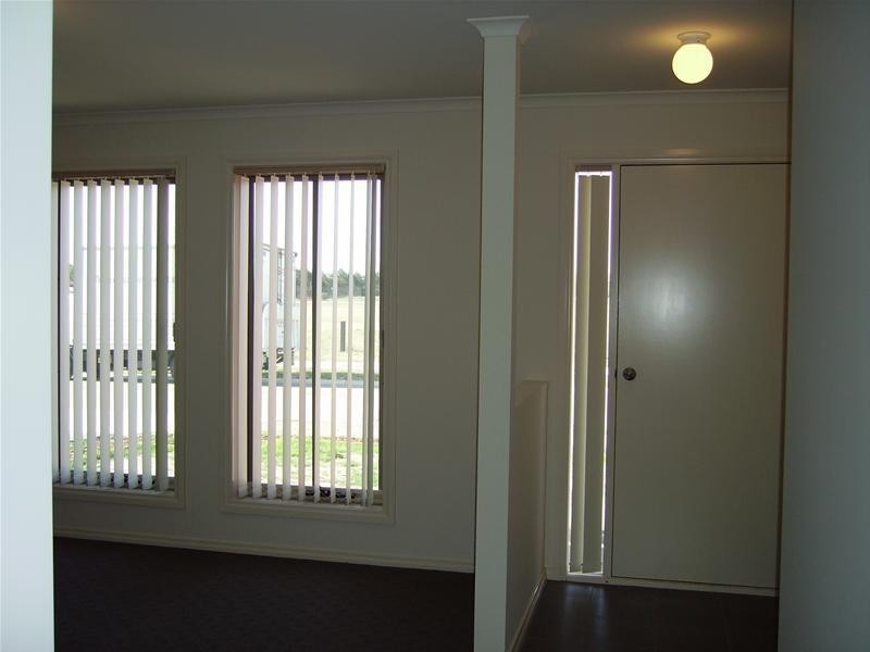 2/2-4 Janna Place, Berwick VIC 3806