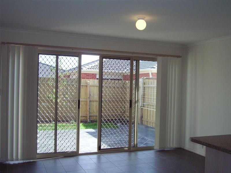 2/2-4 Janna Place, Berwick VIC 3806