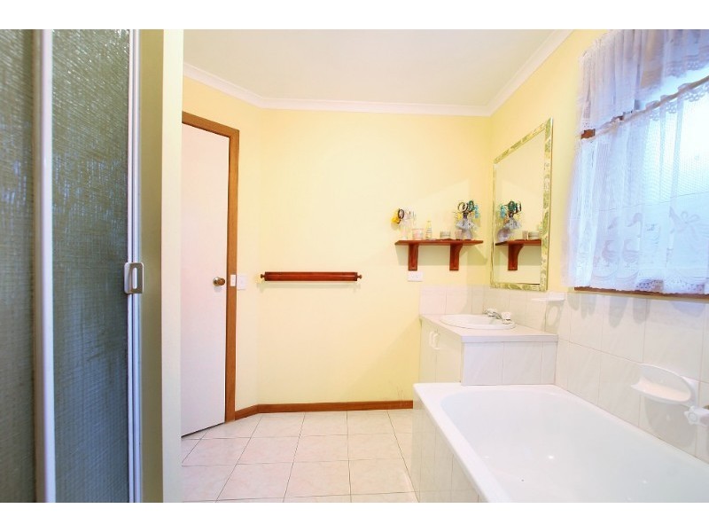 18 Eskdale Court, Narre Warren VIC 3805