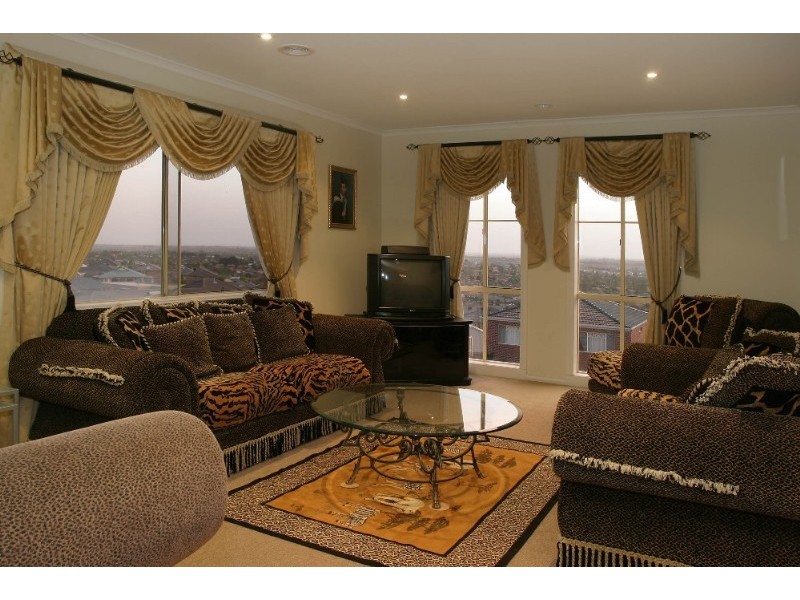 45 Montbrae Circuit, Narre Warren North VIC 3804