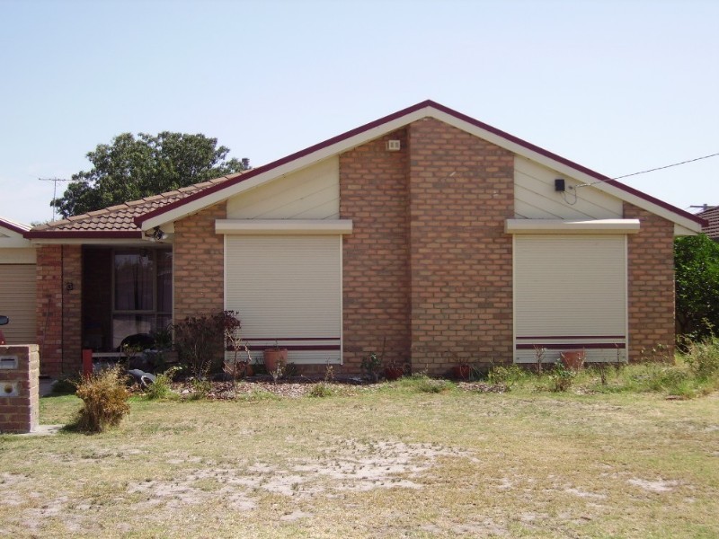 13 Sapphire Drive, Hampton Park VIC 3976