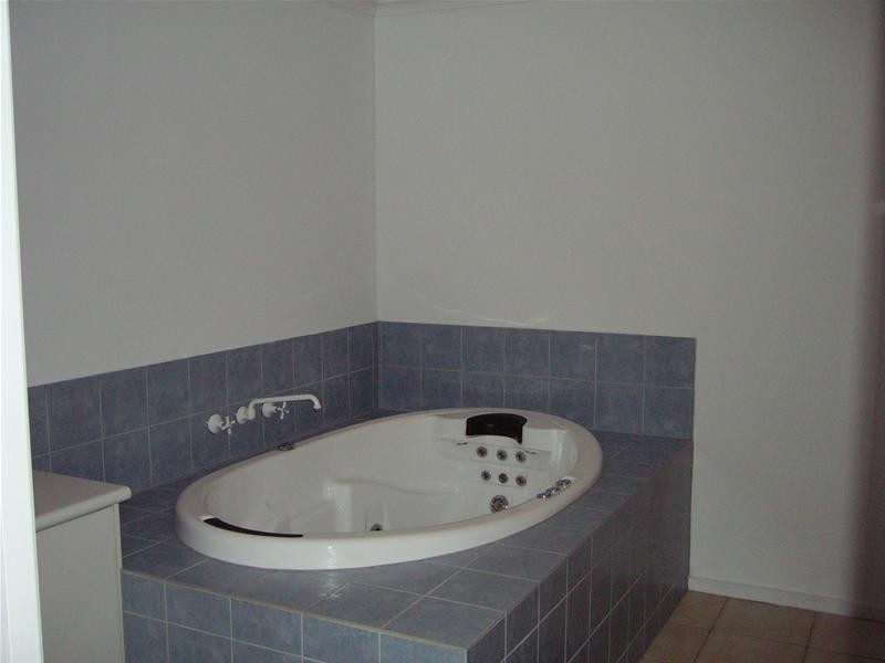 31 Breamlea Way, Cranbourne West VIC 3977