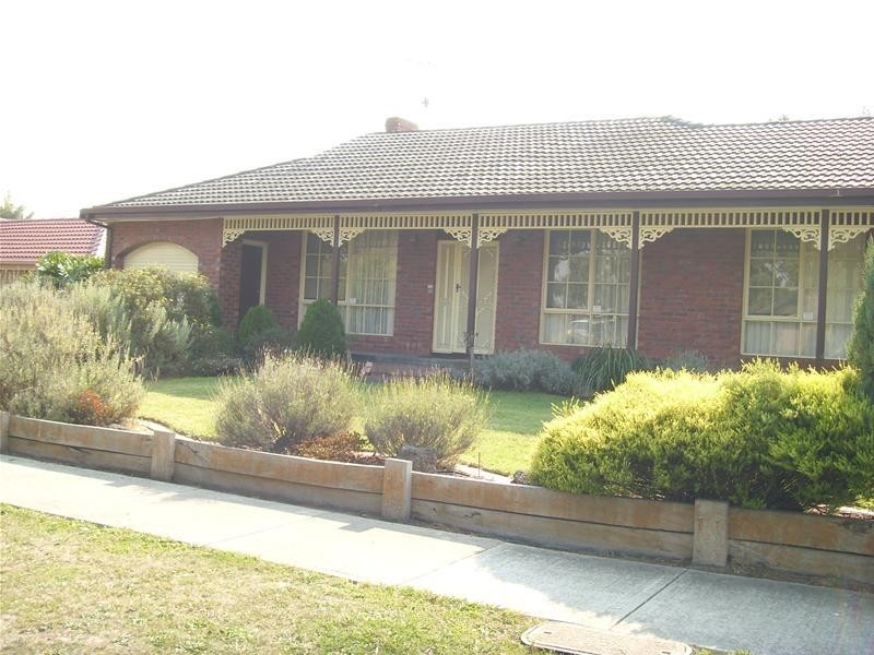 27 Garryowen Crescent, Narre Warren VIC 3805