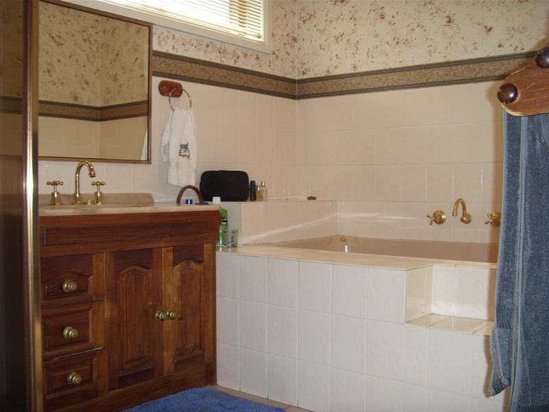 27 Garryowen Crescent, Narre Warren VIC 3805