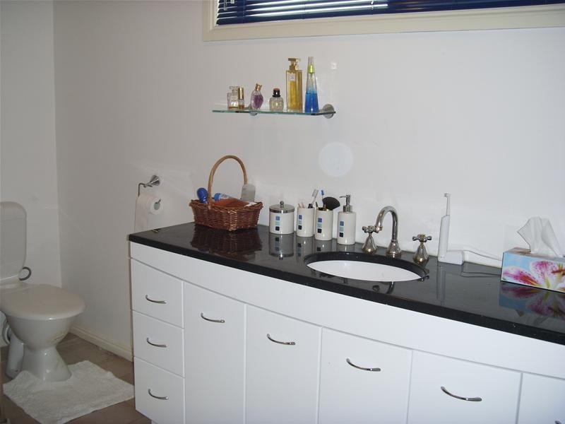 27 Garryowen Crescent, Narre Warren VIC 3805