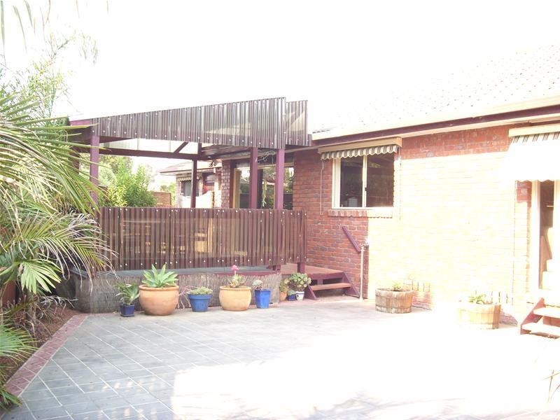 27 Garryowen Crescent, Narre Warren VIC 3805