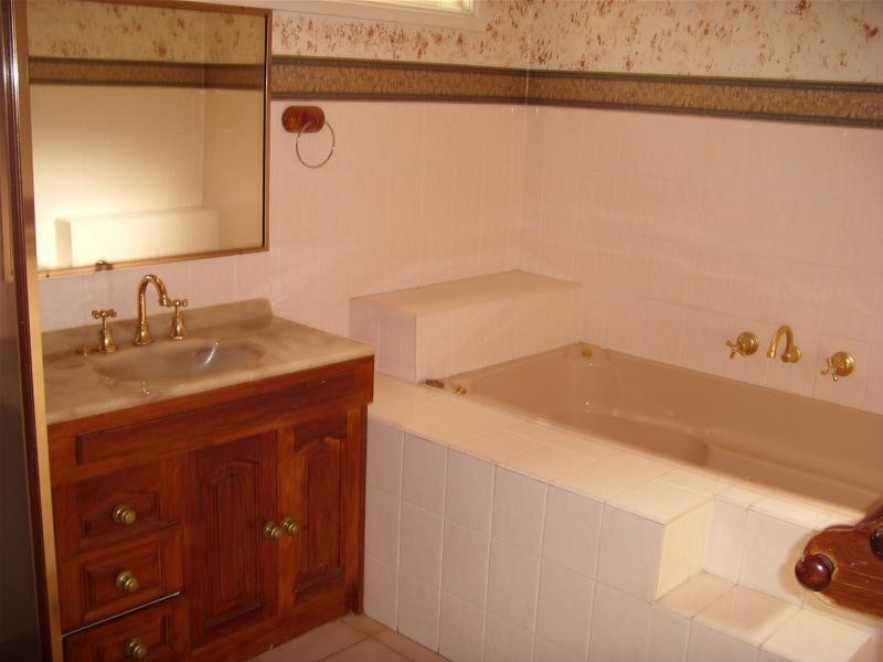 27 Garryowen Crescent, Narre Warren VIC 3805