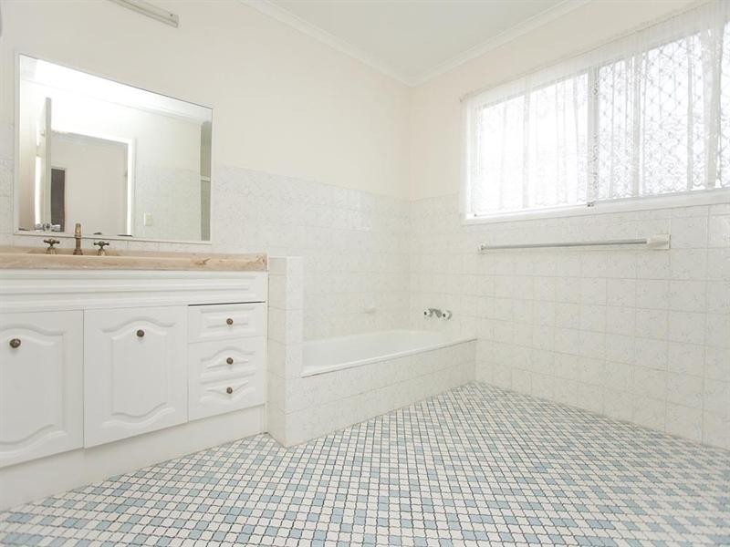 25 Nevern Street, Macgregor QLD 4109