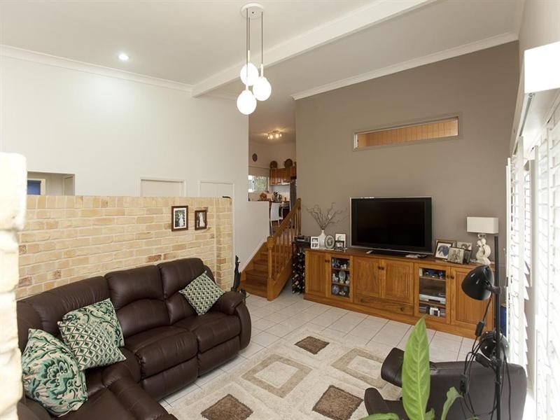 15 Lonsdale Place, Wishart QLD 4122