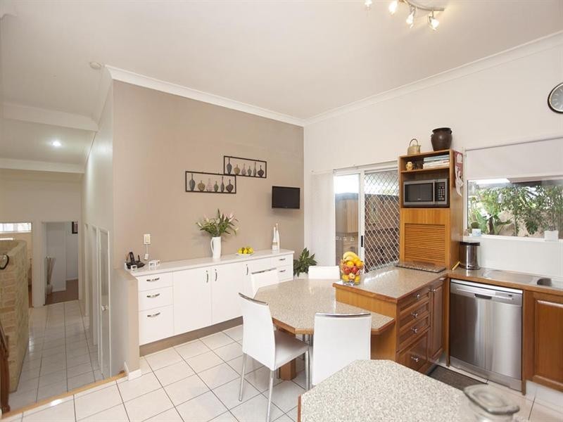 15 Lonsdale Place, Wishart QLD 4122