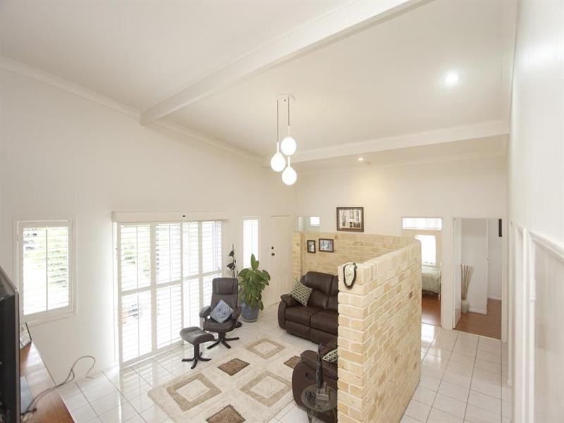 15 Lonsdale Place, Wishart QLD 4122