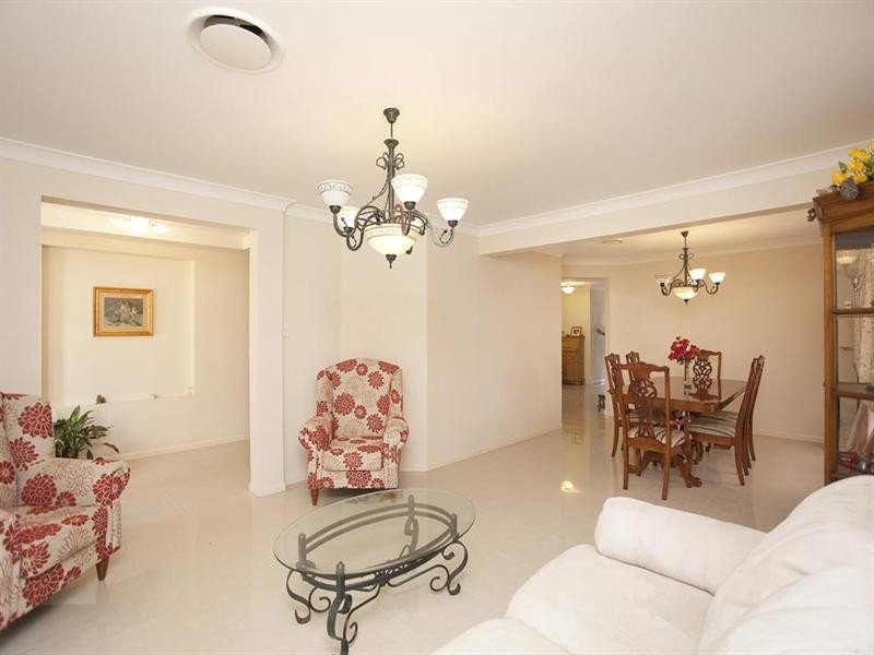 7 Sovereign Close, Wishart QLD 4122