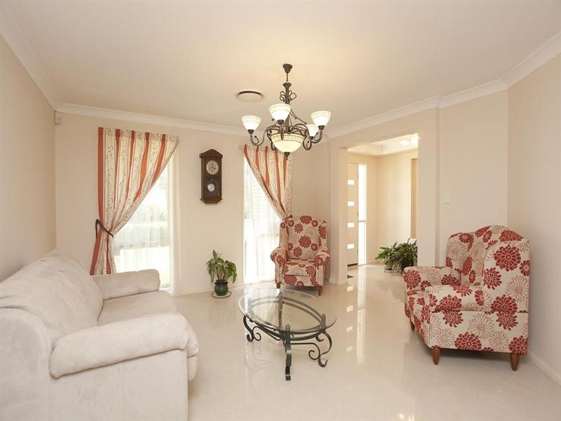 7 Sovereign Close, Wishart QLD 4122