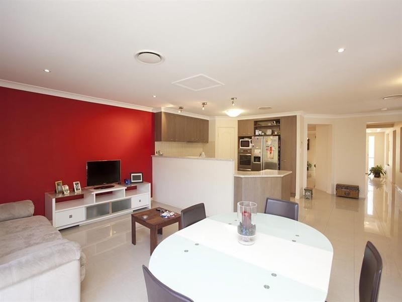 7 Sovereign Close, Wishart QLD 4122