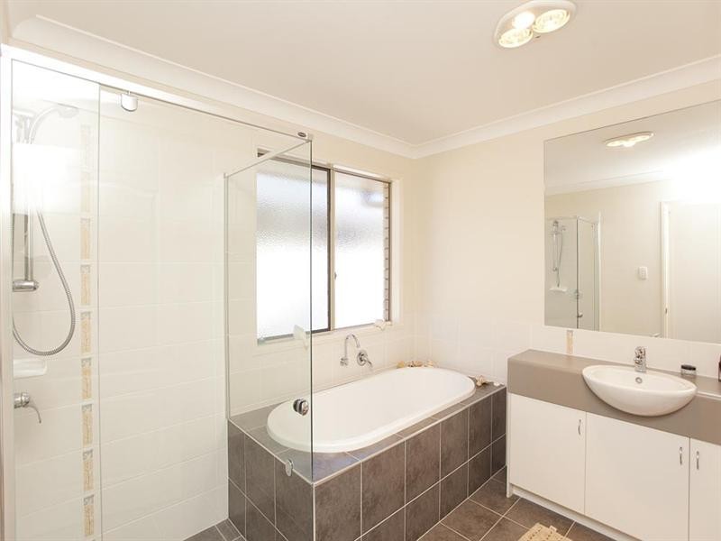 7 Sovereign Close, Wishart QLD 4122