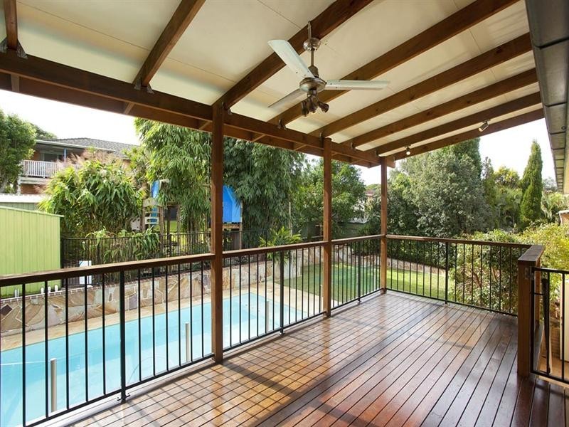 27 Menkira Street, Mansfield QLD 4122