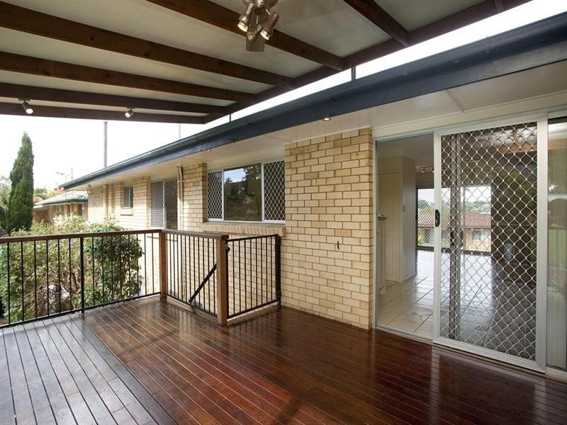 27 Menkira Street, Mansfield QLD 4122