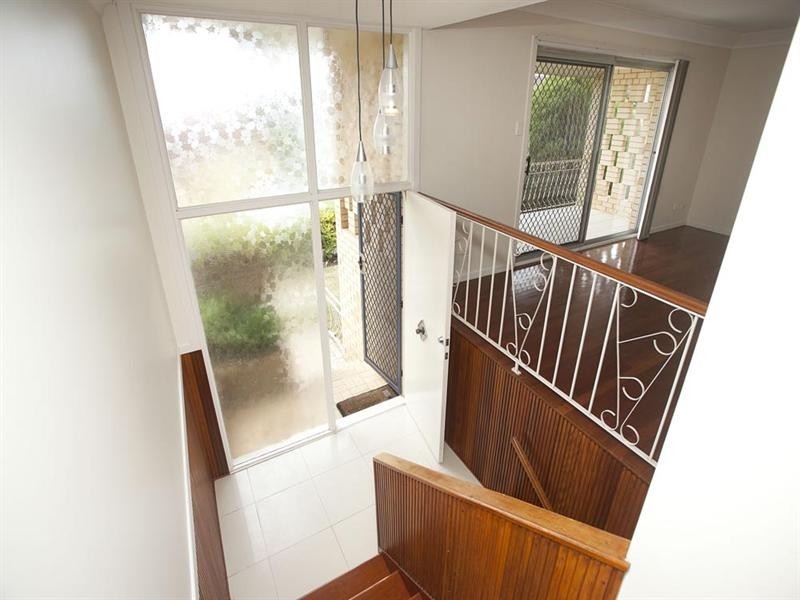 27 Menkira Street, Mansfield QLD 4122