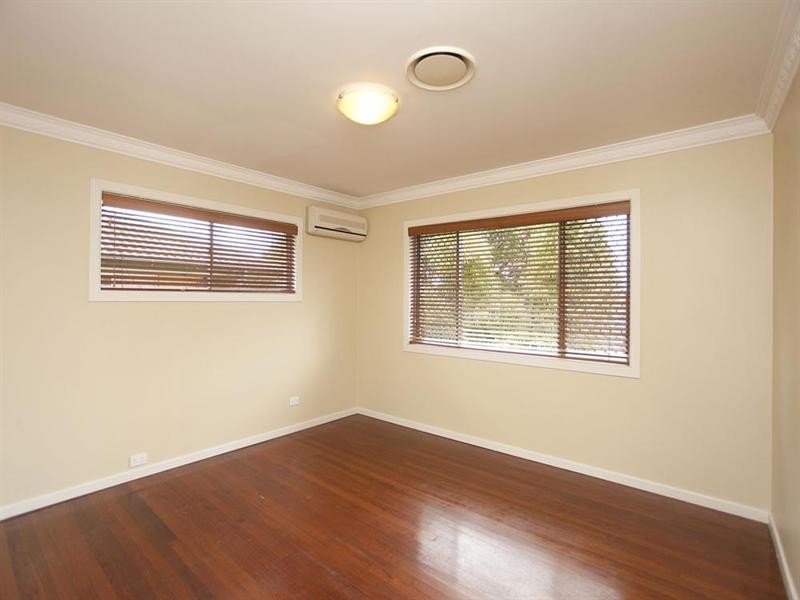 27 Menkira Street, Mansfield QLD 4122