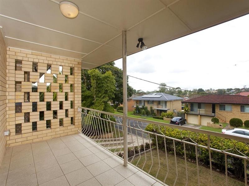 27 Menkira Street, Mansfield QLD 4122