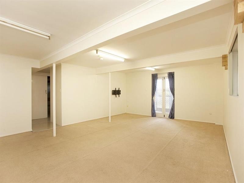 27 Menkira Street, Mansfield QLD 4122