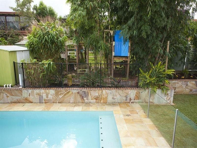 27 Menkira Street, Mansfield QLD 4122