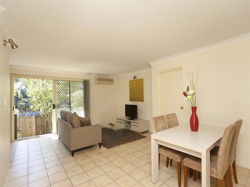 2/21 Richmond Road, Morningside QLD 4170