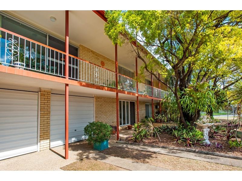 1 Miandetta Street, Mansfield QLD 4122