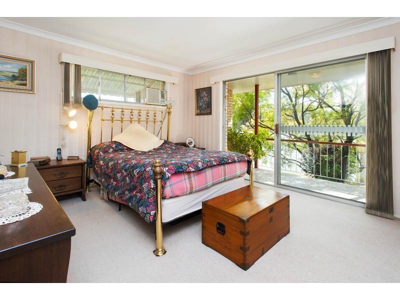 1 Miandetta Street, Mansfield QLD 4122