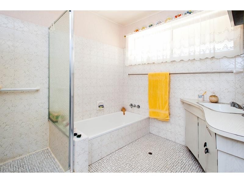 1 Miandetta Street, Mansfield QLD 4122