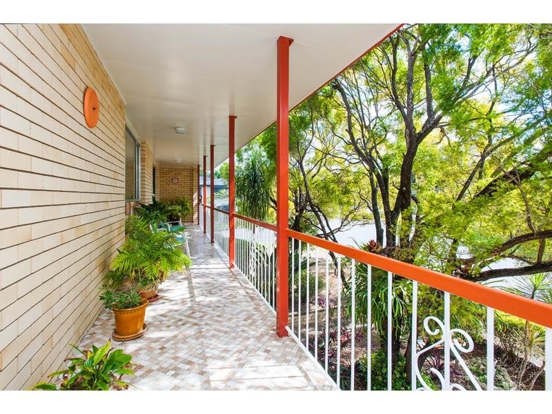 1 Miandetta Street, Mansfield QLD 4122