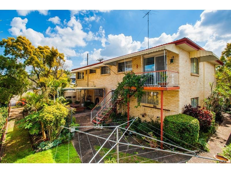 1 Miandetta Street, Mansfield QLD 4122