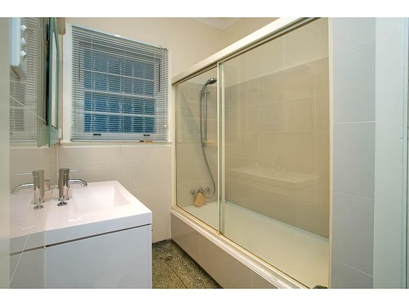 67 Macaulay Street, Coorparoo QLD 4151