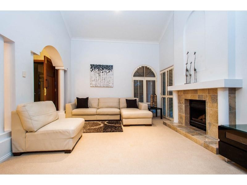 13 Troon Place, Carindale QLD 4152