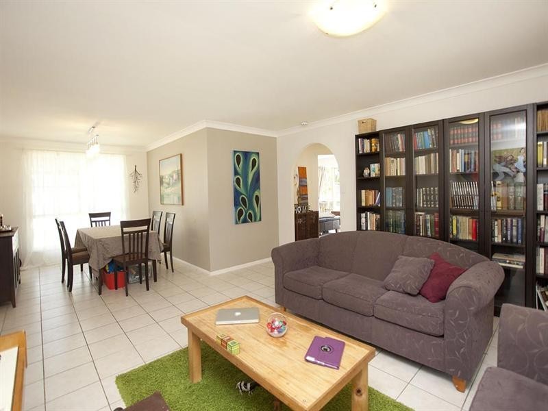 6 Snowbird Place, Wishart QLD 4122